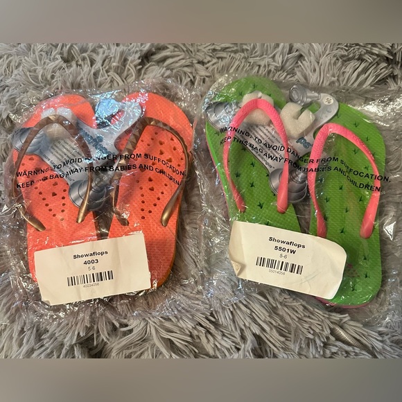NWT showaflops flip flops antibacterial set of 2 brand new! Size 5/6 retail $52 - Picture 2 of 7